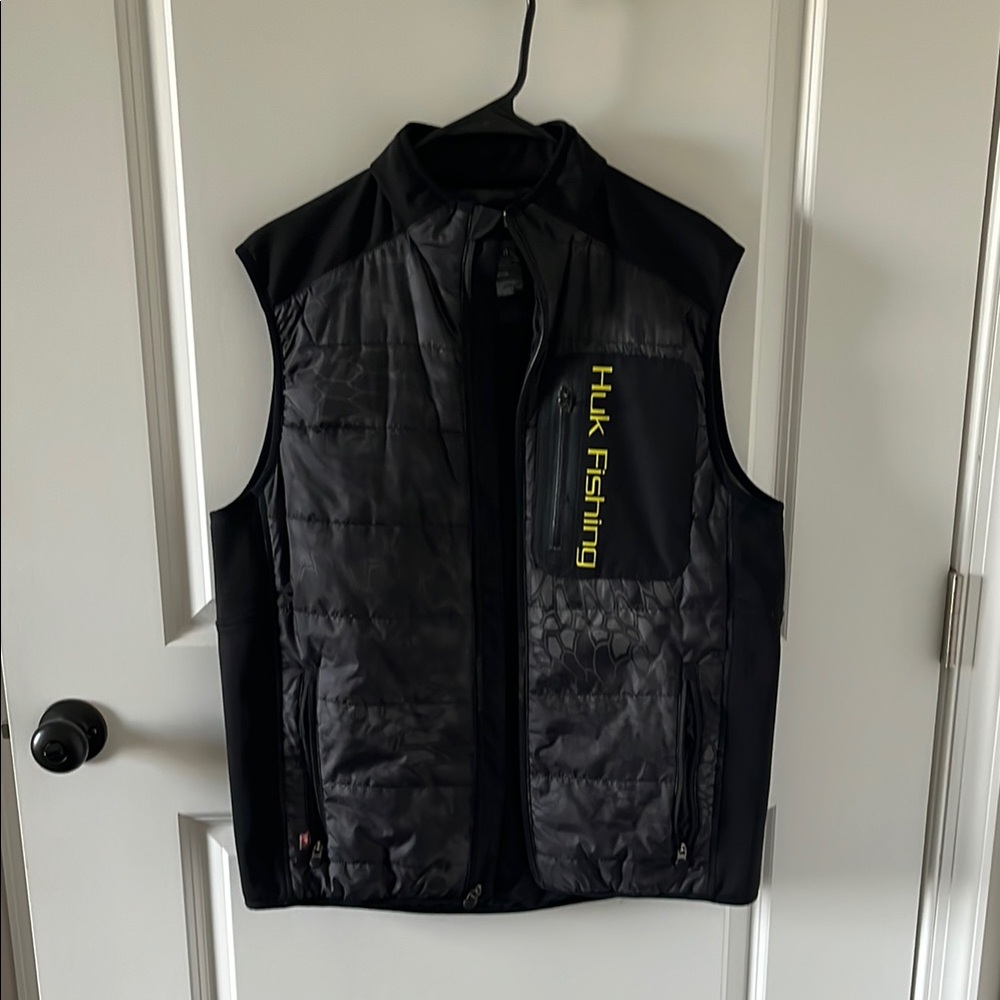 Huk Fishing Black Vest